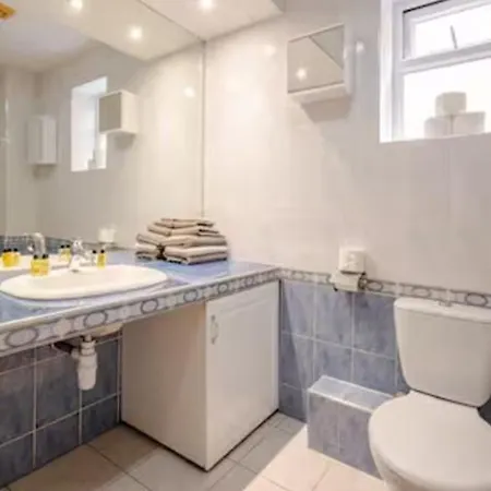 Spacious 2Bdr Apartment, Wifi+ Great Tv Romford Exterior photo