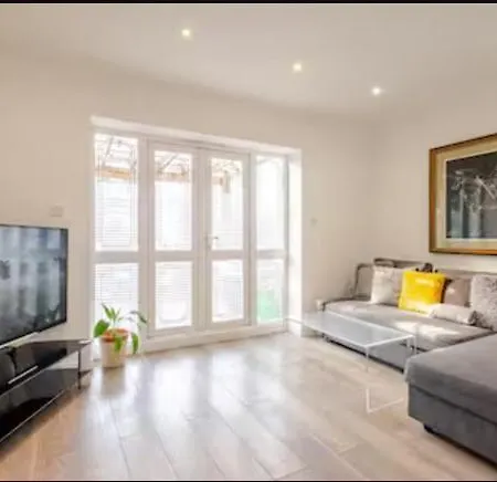 Spacious 2Bdr Apartment, Wifi+ Great Tv Romford Exterior photo