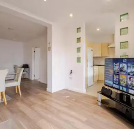 Spacious 2Bdr Apartment, Wifi+ Great Tv Romford Exterior photo