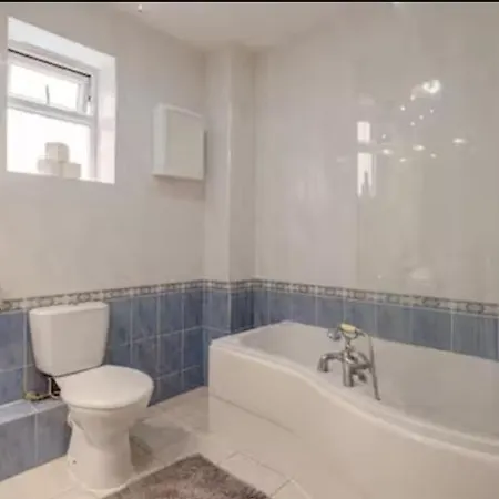 Spacious 2Bdr Apartment, Wifi+ Great Tv Romford Exterior photo