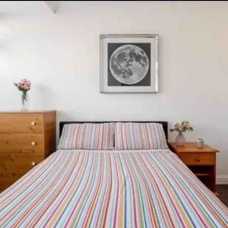 Spacious 2Bdr Apartment, Wifi+ Great Tv Romford Exterior photo