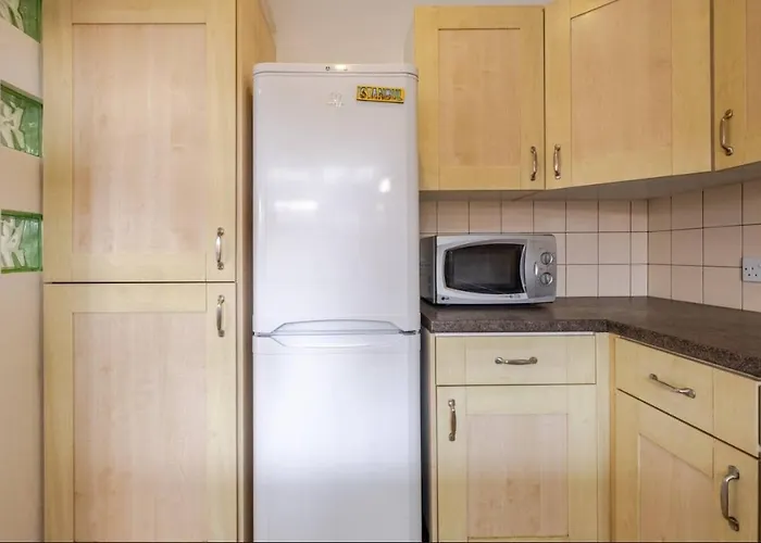 Spacious 2Bdr Apartment, Wifi+ Great Tv