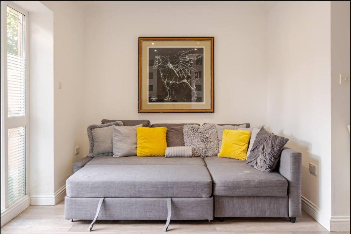 Spacious 2bdr Apartment, Wifi+ Great Tv Appartement Romford