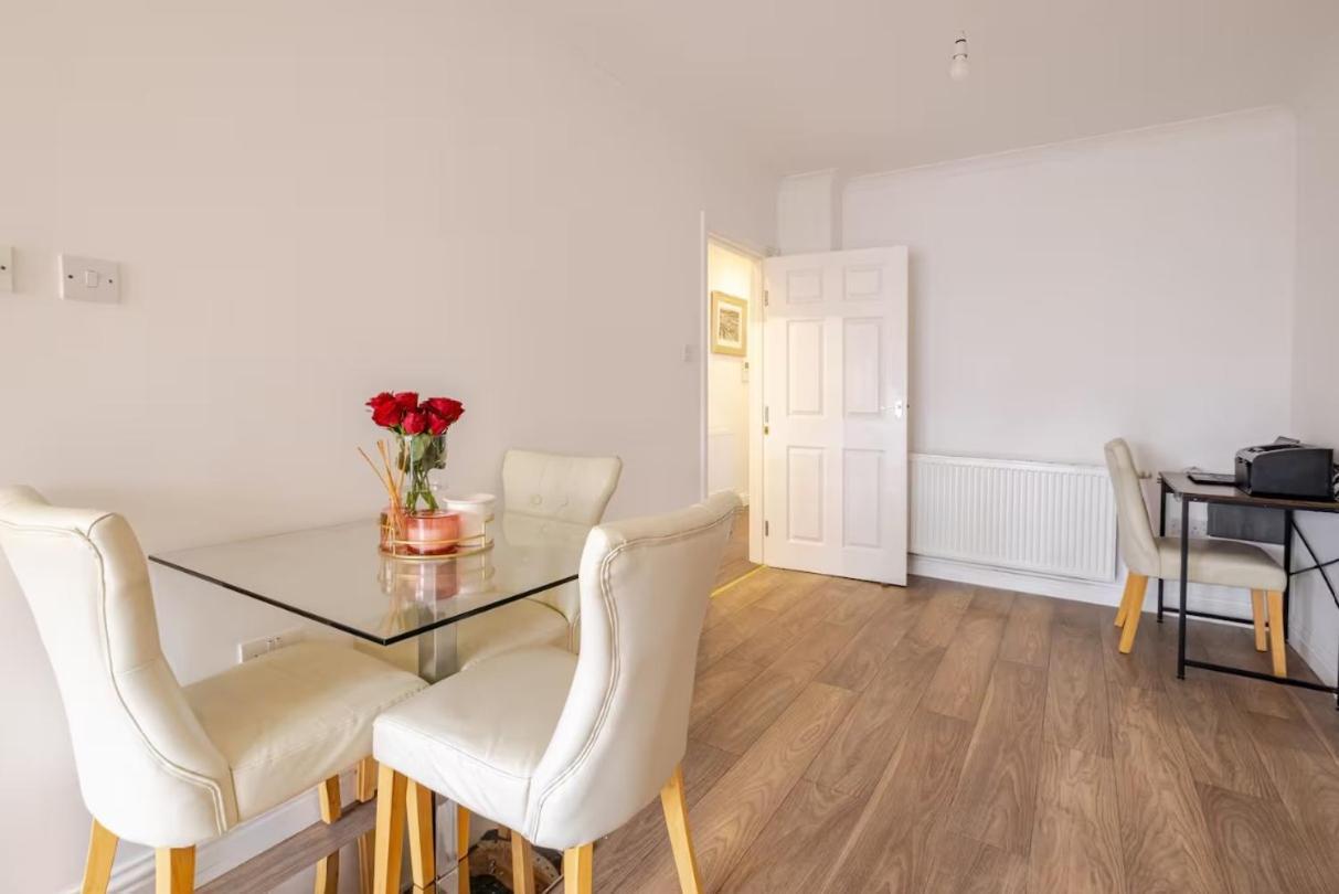 Appartement Spacious 2bdr Apartment, Wifi+ Great Tv Romford