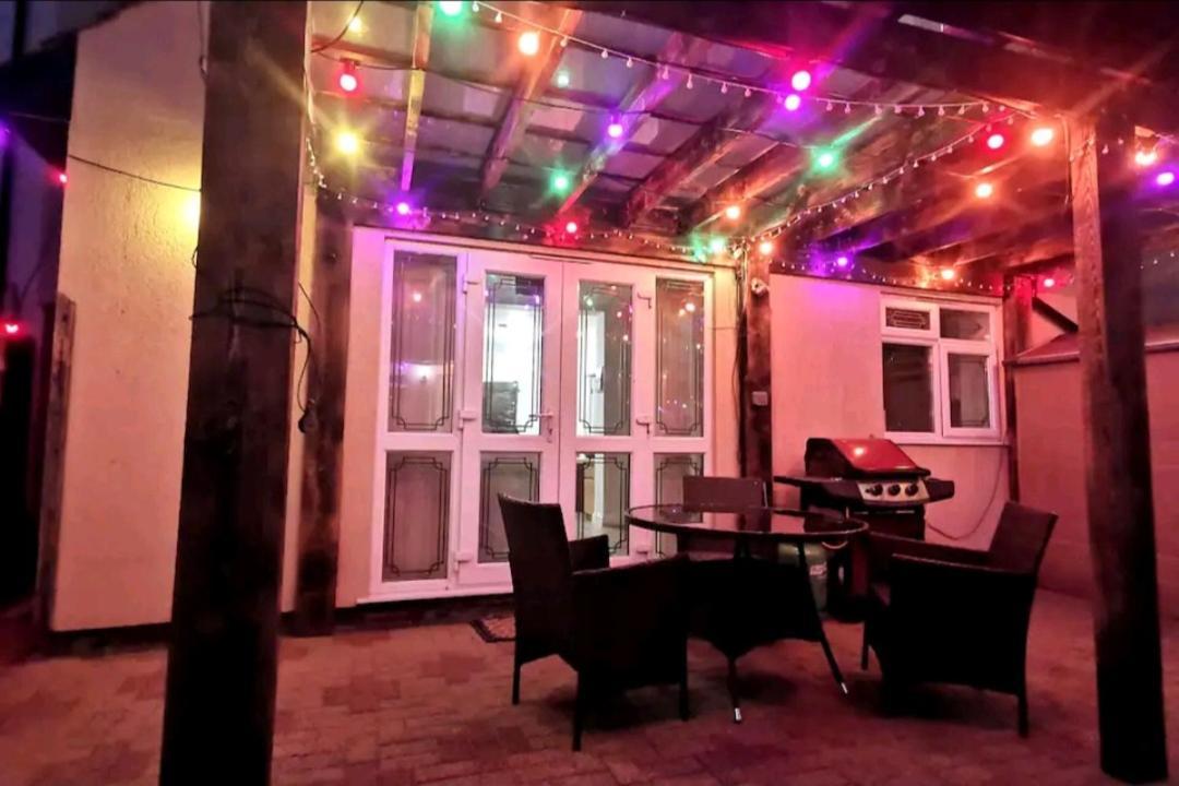 Spacious 2bdr Apartment, Wifi+ Great Tv Apartamento Romford
