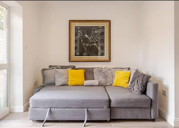 Spacious 2Bdr Apartment, Wifi+ Great Tv