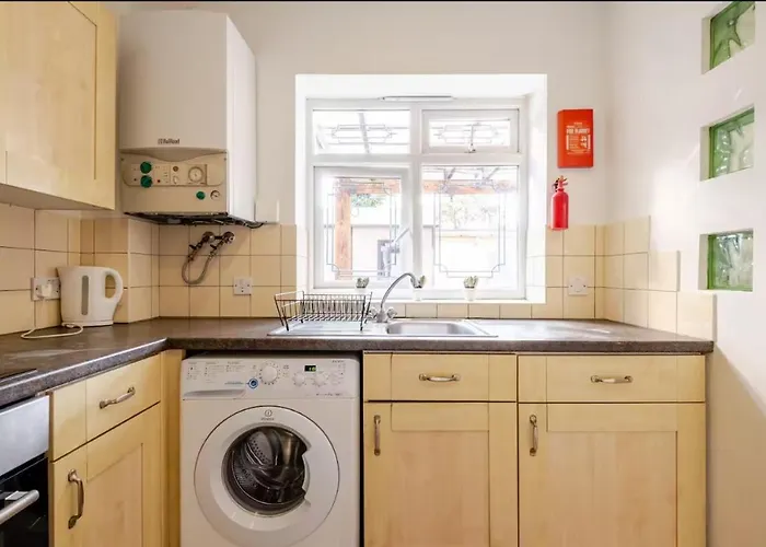 Spacious 2Bdr Apartment, Wifi+ Great Tv