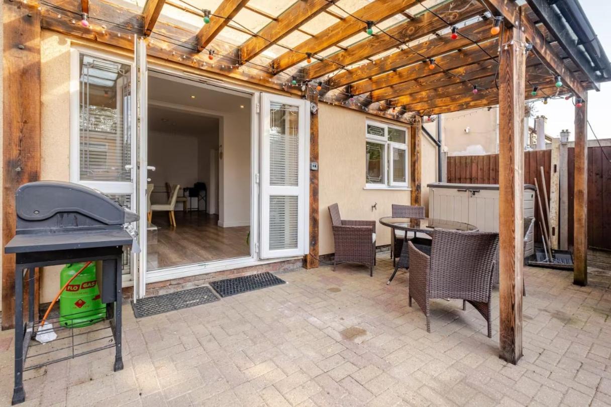 Apartment Spacious 2bdr Apartment, Wifi+ Great Tv Romford