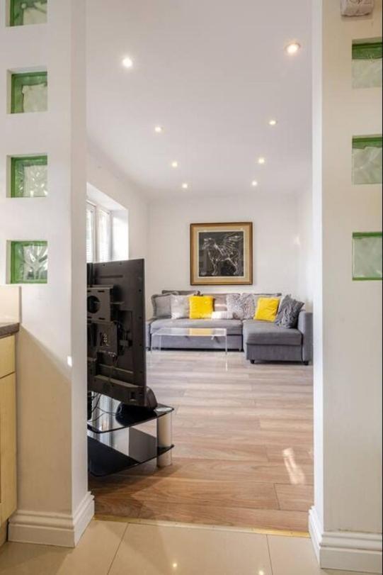 Apartment Spacious 2bdr Apartment, Wifi+ Great Tv