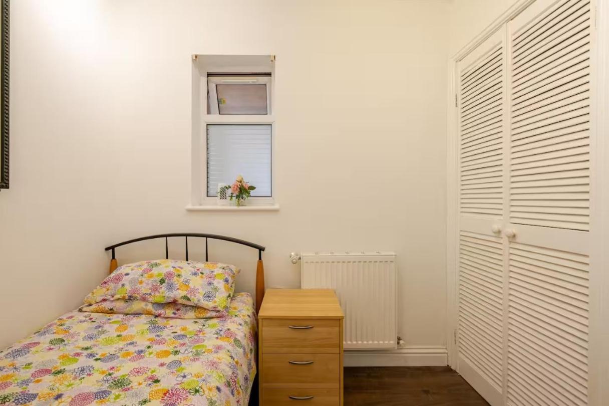 Spacious 2bdr Apartment, Wifi+ Great Tv *