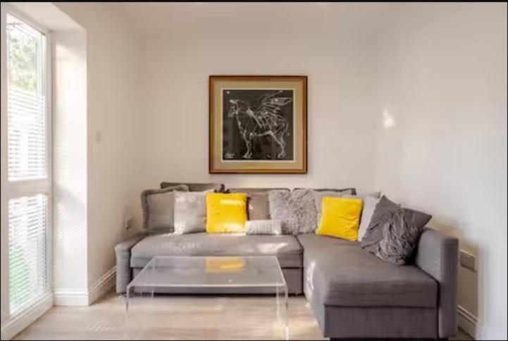 Spacious 2bdr Apartment, Wifi+ Great Tv