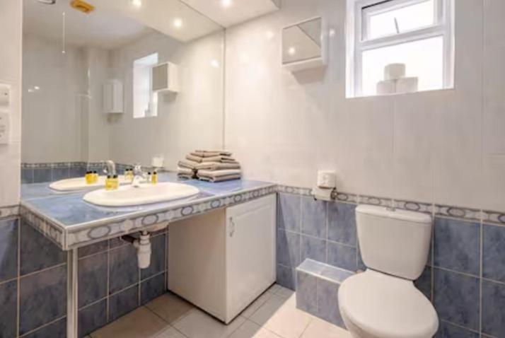 Spacious 2bdr Apartment, Wifi+ Great Tv Apartment Romford